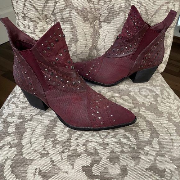 Coconuts by Matisse burgundy Western Booties - Picture 1 of 4